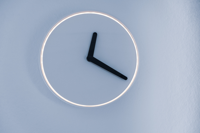 Photographie d'une horloge murale