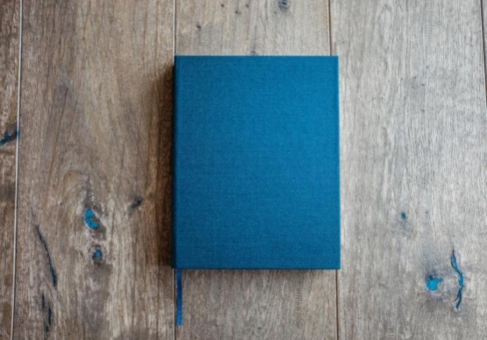 Photographie d'un carnet bleu
