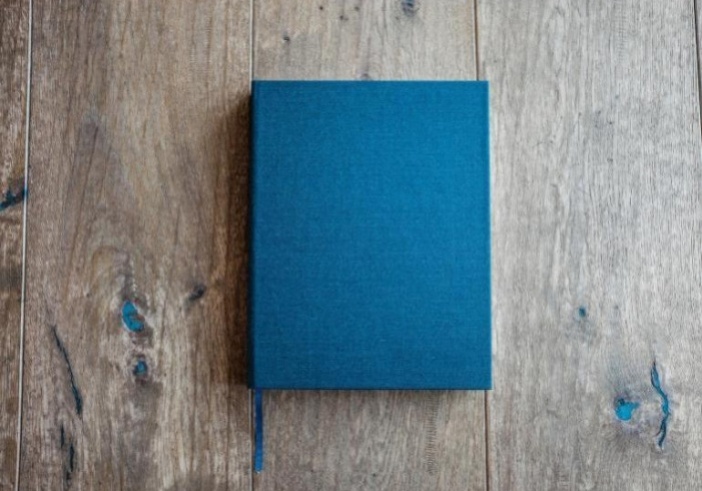 Photographie d'un carnet bleu